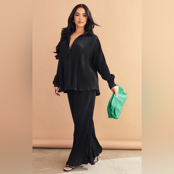 Pretty Little Thing - Petite Black Plisse Oversized Cuff Detail Set - Picture 4 of 4